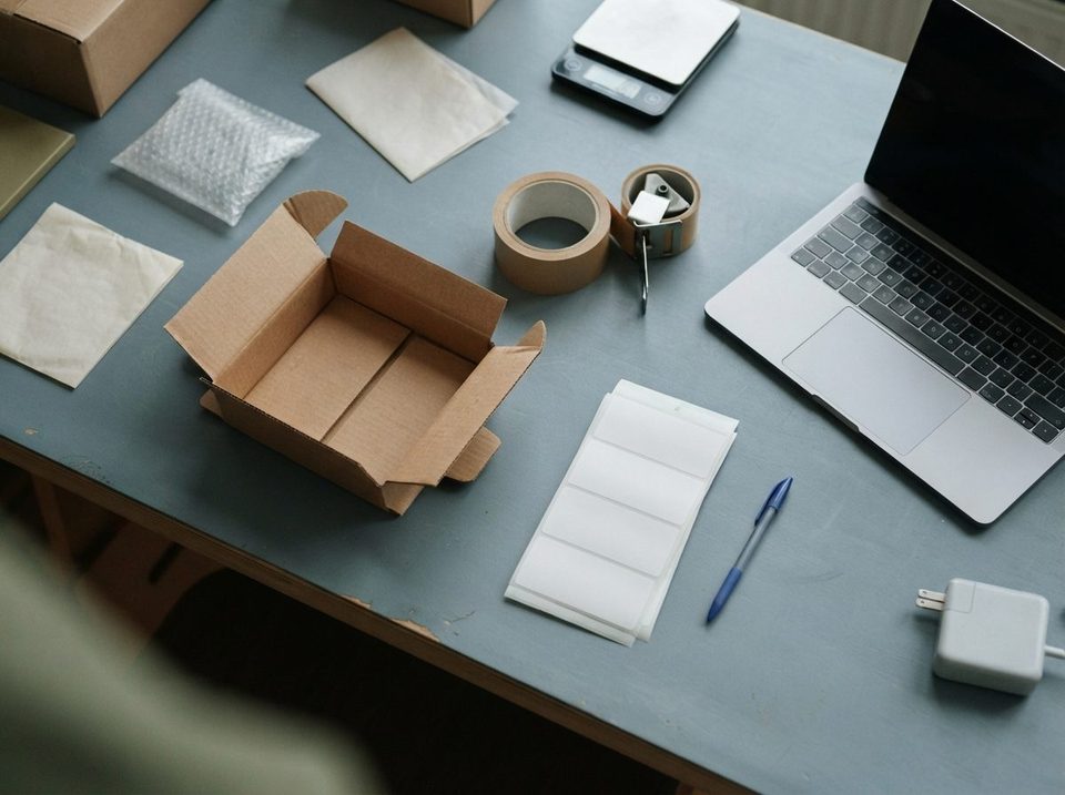 Illustrationsbillede: Dropshipping Danmark regler: hvem er sælger over for kunden?